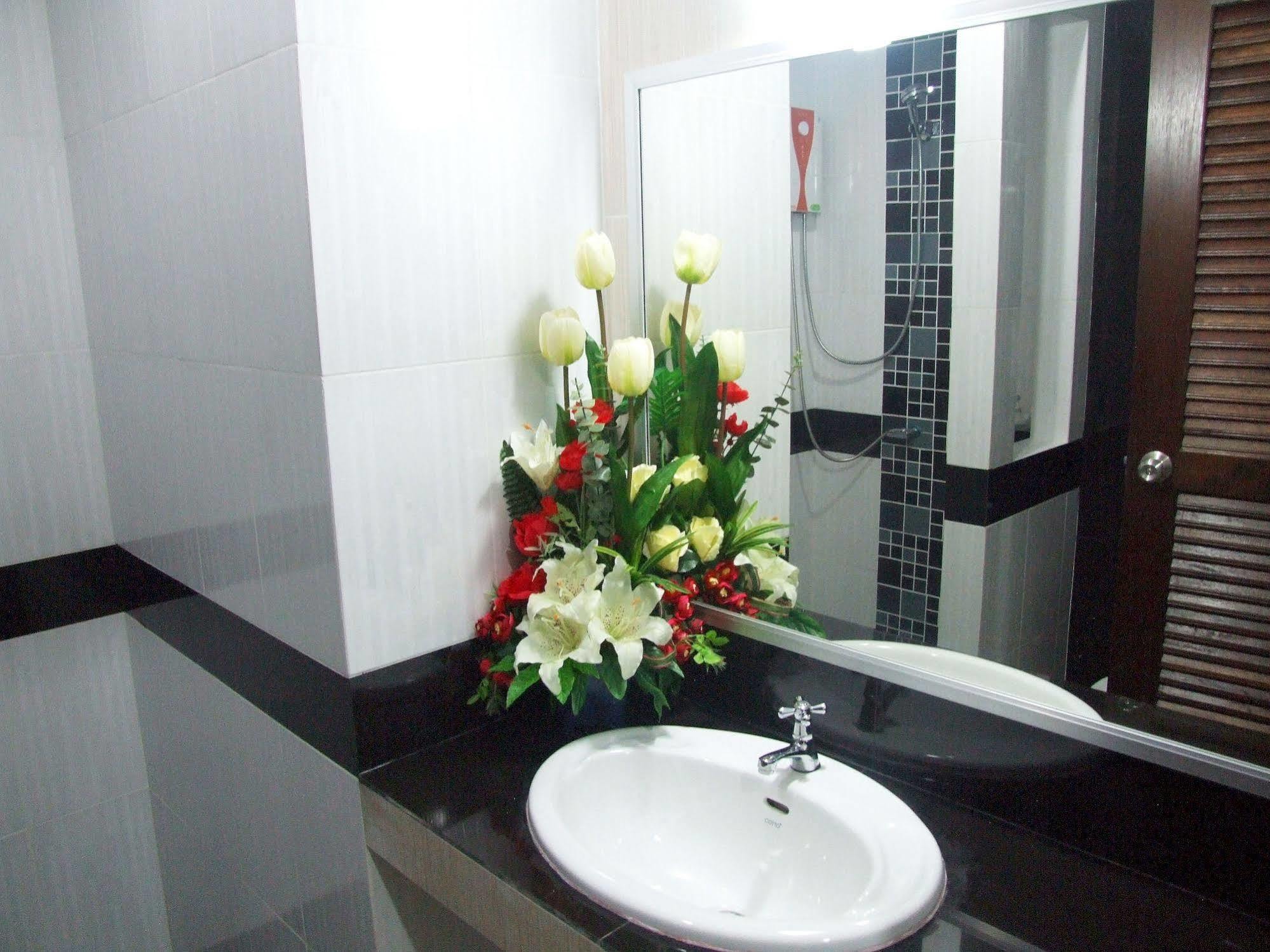 Hotel Ruan Rim Nam à Roi Et Extérieur photo