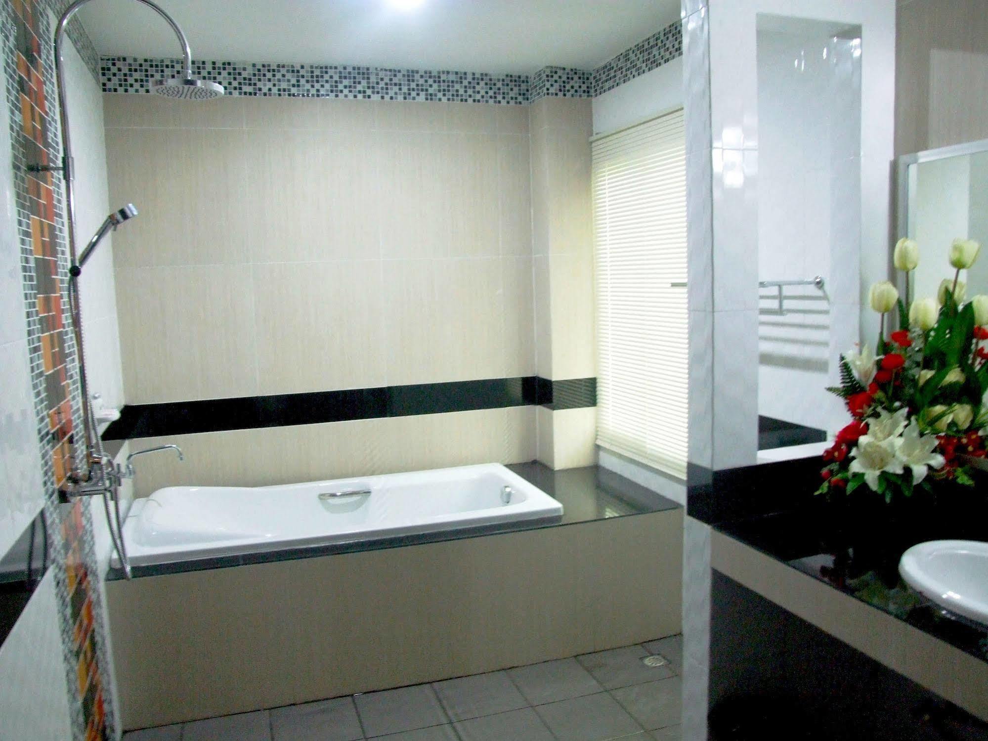Hotel Ruan Rim Nam à Roi Et Extérieur photo
